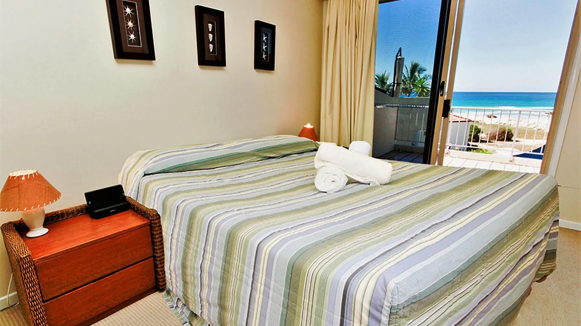 Sandcastles On Currumbin Beachfront, Gold Coast Aparthotel