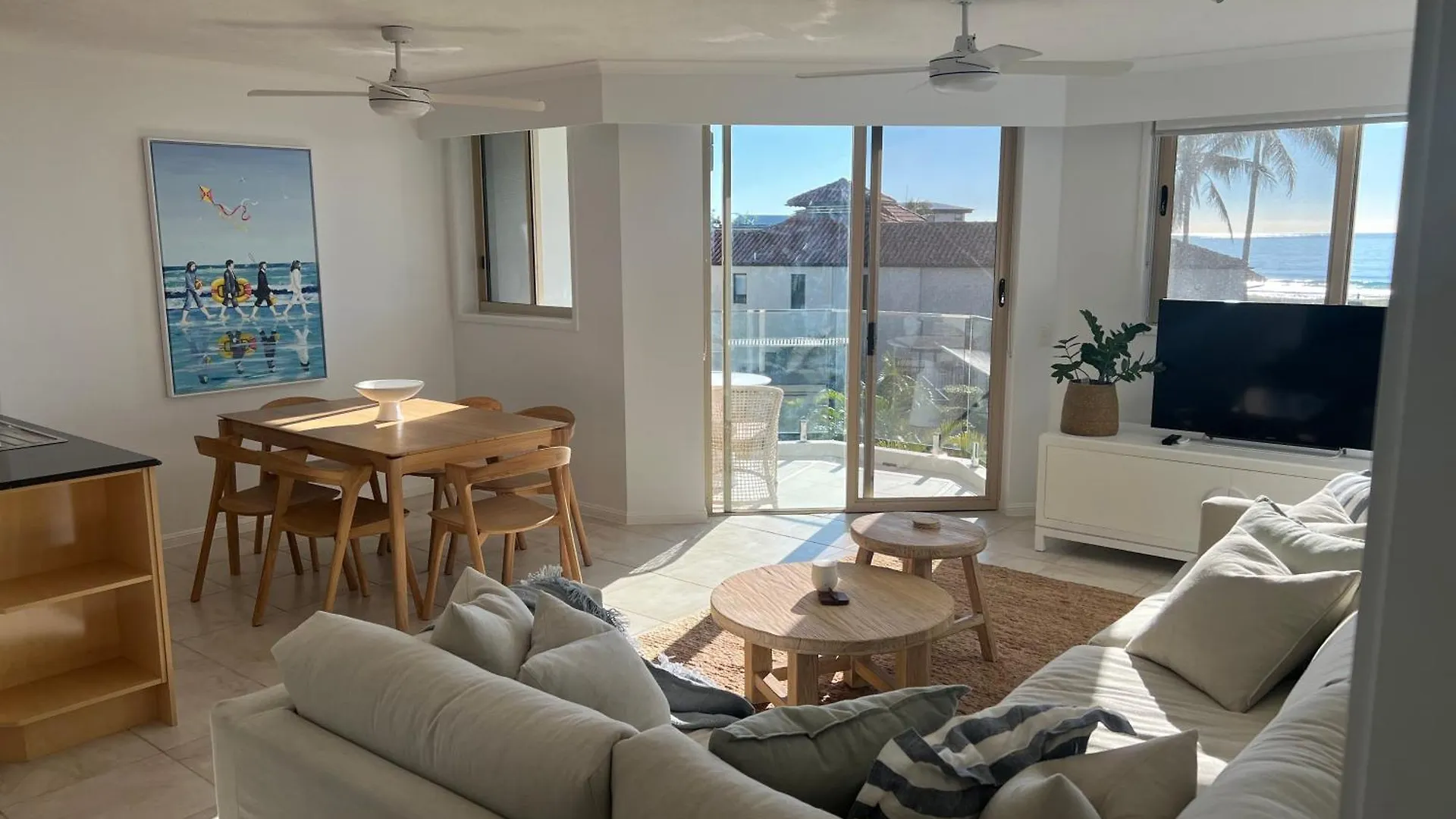 Aparthotel Sandcastles On Currumbin Beachfront, Gold Coast